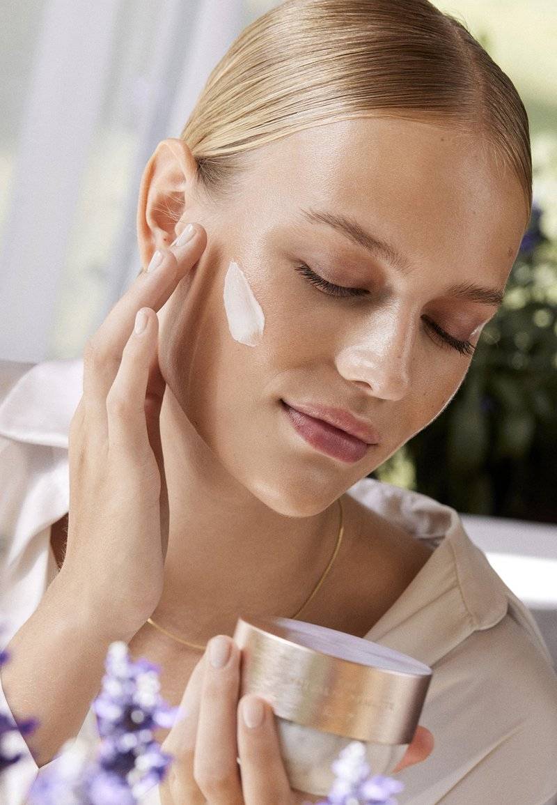 Rituals Rituals THE RITUAL OF NAMASTE GLOW ANTI-AGEING DAY CREAM REFILL - Face cream Black Friday Preise