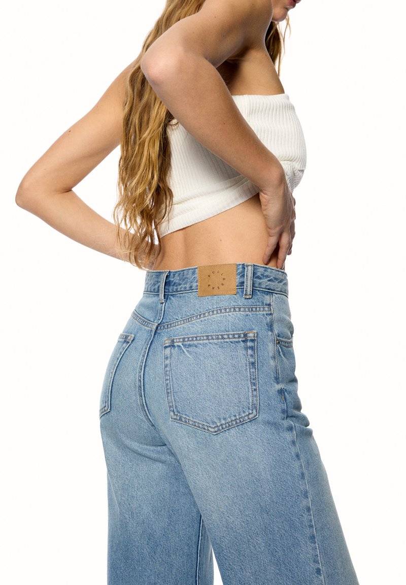 PULL&BEAR PULL&BEAR HIGH WAIST - Flared Jeans - blue Preisnachlass