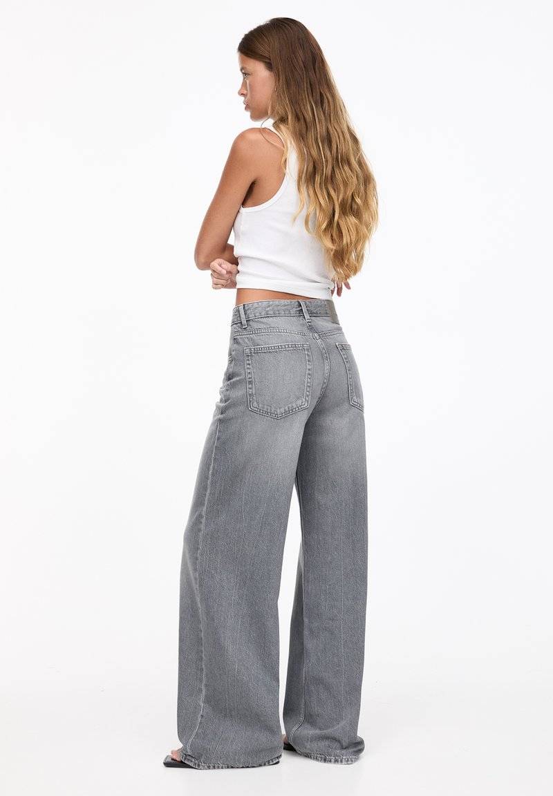 PULL&BEAR PULL&BEAR OVERSIZE - Flared Jeans - grey Black Friday