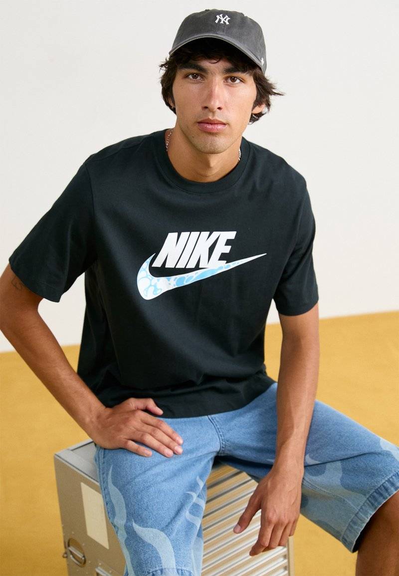 Nike Sportswear Nike Sportswear TEE FUTURA - Print T-shirt - black Zeitlich begrenztes Angebot