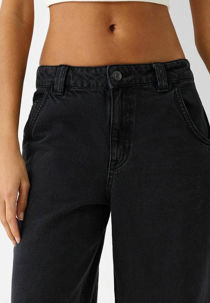 Bershka Bershka BERMUDA - Denim shorts - black Blitzangebot