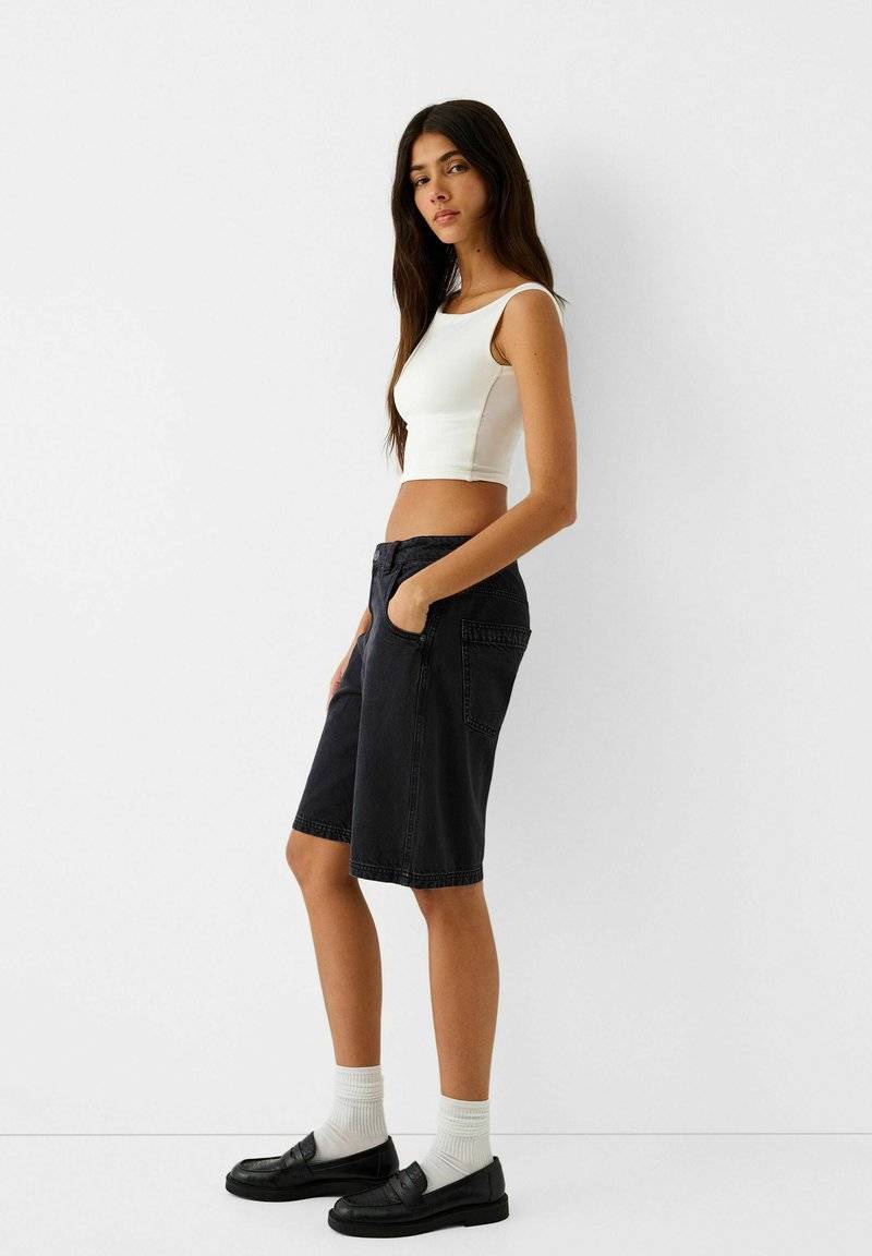 Bershka Bershka BERMUDA - Denim shorts - black Blitzangebot