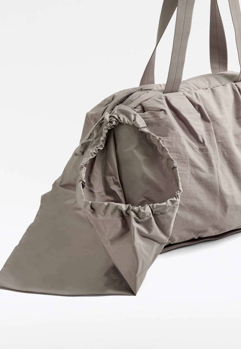 OYSHO OYSHO RUCHED - Holdall - grey VIP-Rabatte