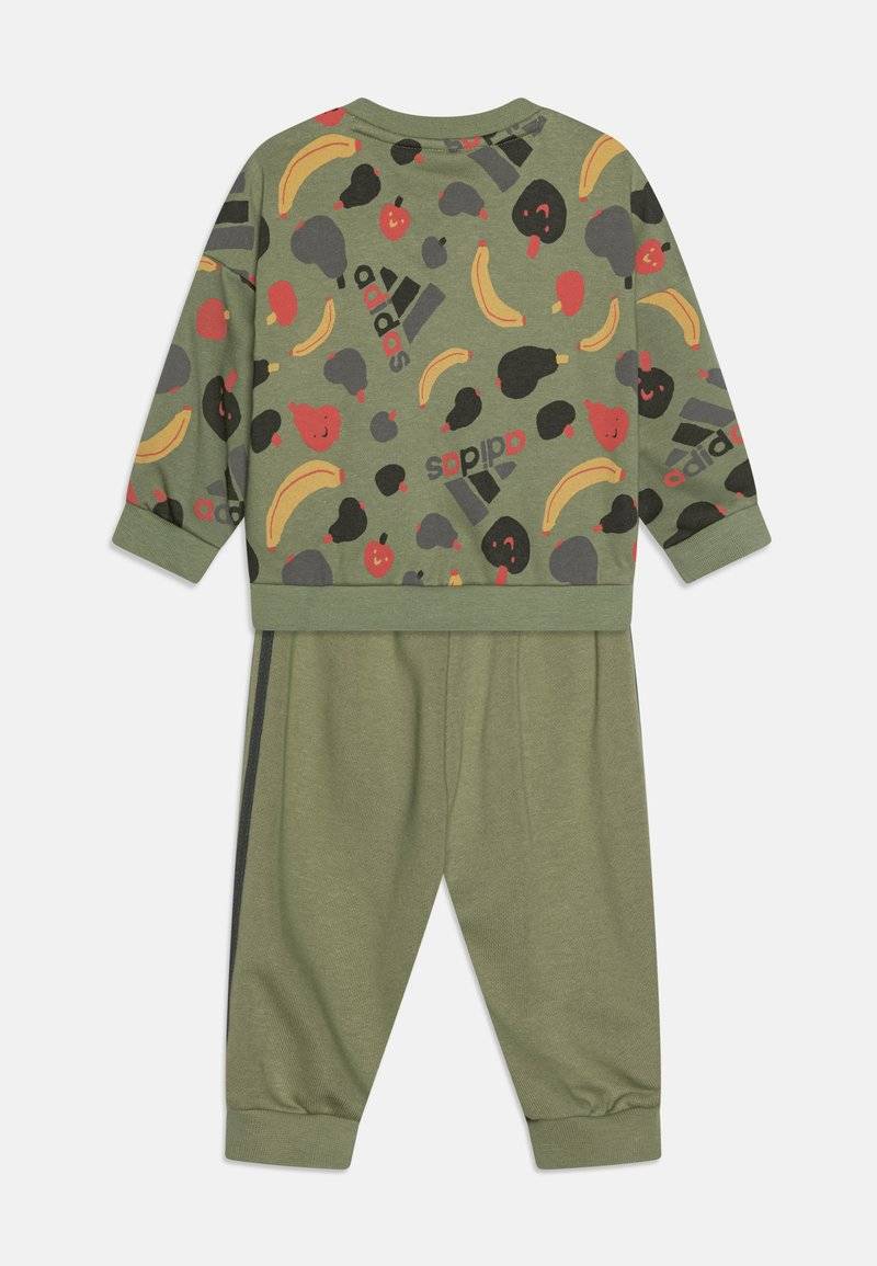 adidas Performance adidas Performance ESSENTIALS ALLOVER PRINTED - Tracksuit - tent green Letzte 3 Tage