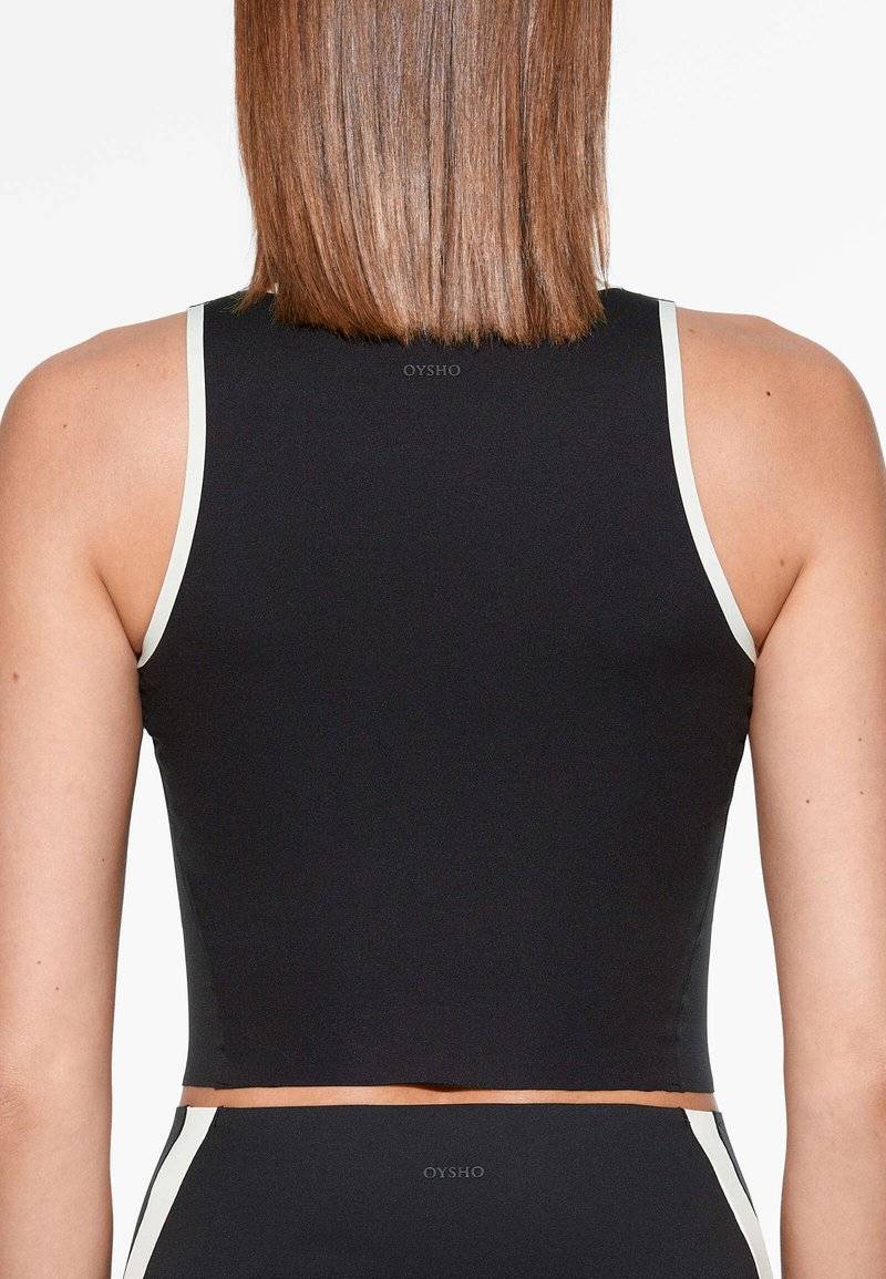 OYSHO OYSHO PERFECT-ADAPT PIPING - Sports T-shirt - black Riesige Ersparnisse