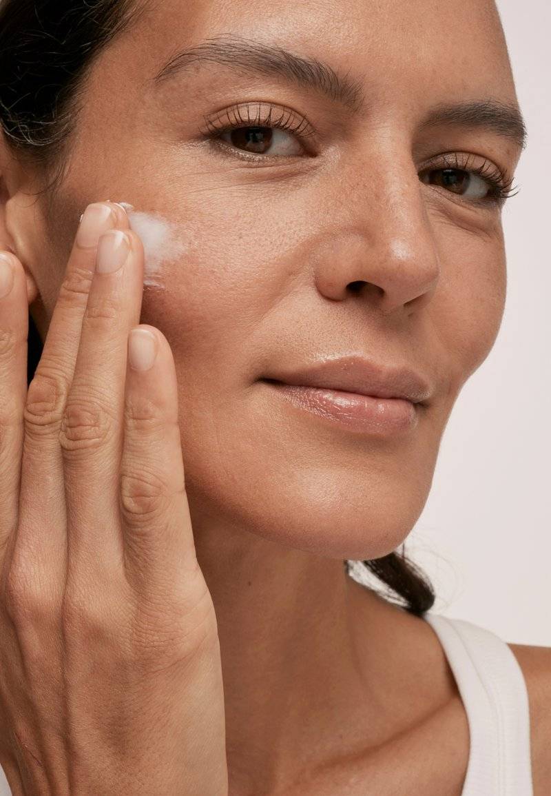 The INKEY List The INKEY List BIO-ACTIVE CERAMIDE REPAIRING AND PLUMPING MOISTURIZER - Moisturiser Rabatte dieses Monats