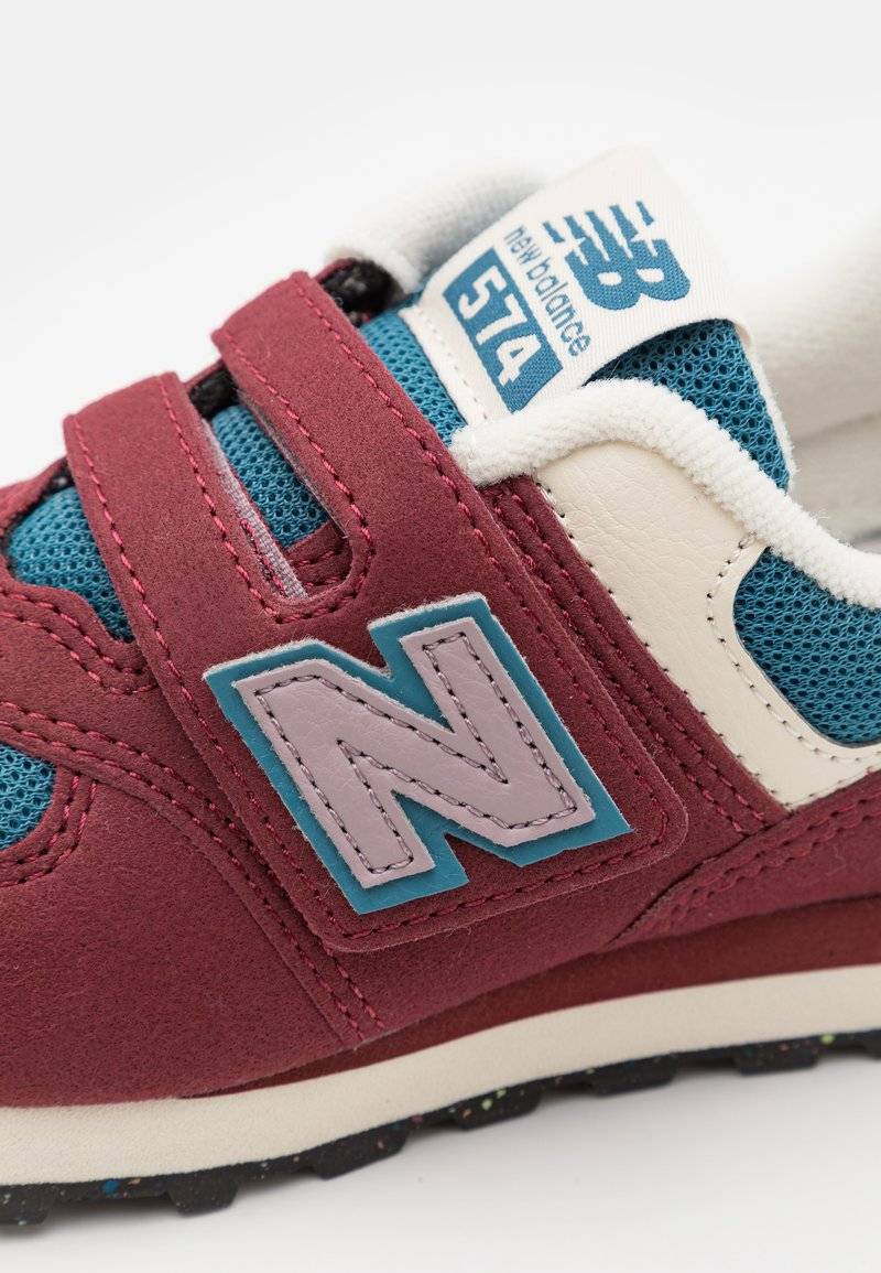 New Balance New Balance 574 UNISEX - Trainers - classic crimson Angebote
