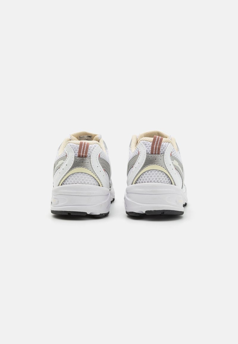 New Balance New Balance 530 UNISEX - Trainers - white Schlussverkauf
