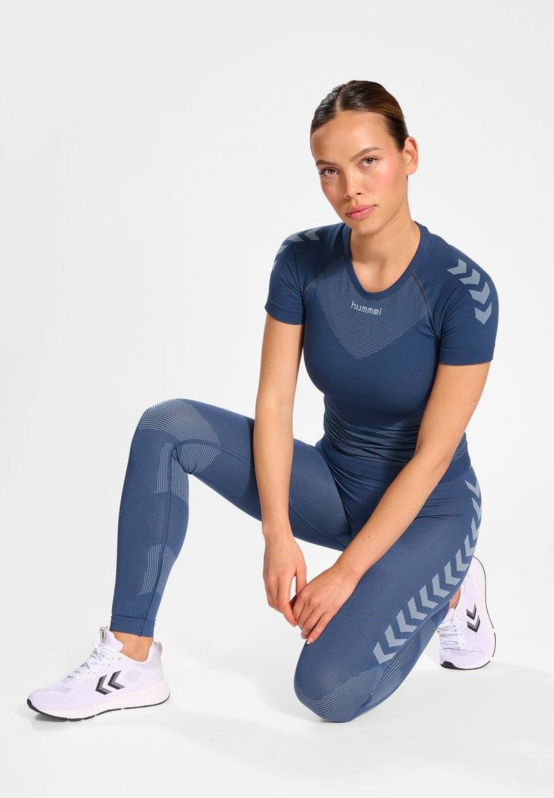 Hummel Hummel FIRST SEAMLESS - Sports T-shirt - vintage indigo Fabrik Onlineshop