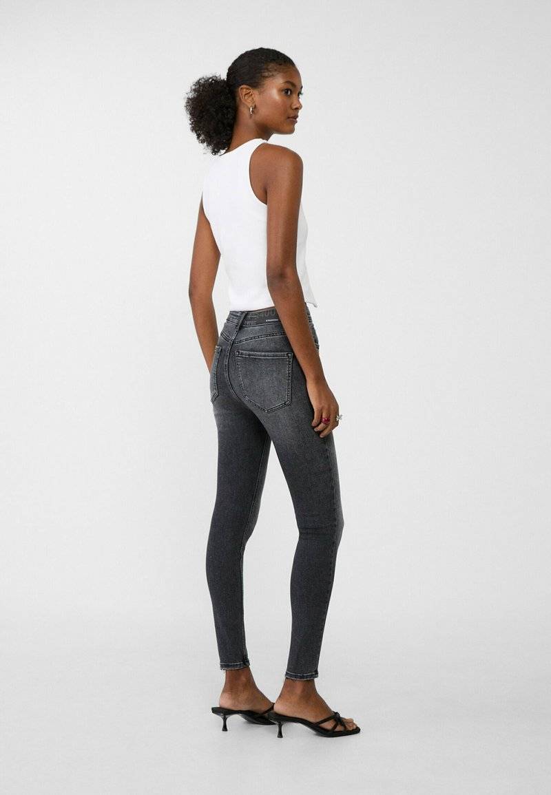 Stradivarius Stradivarius Jeans Skinny Fit - black denim Neuheiten