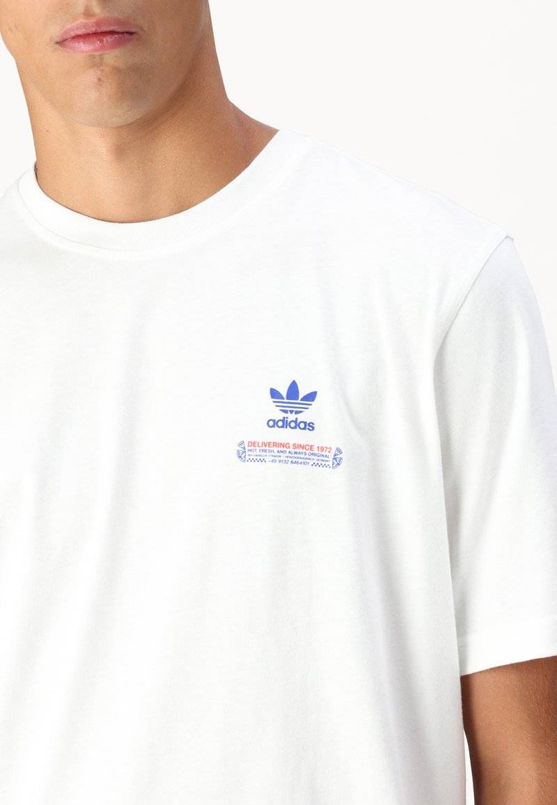 adidas Originals adidas Originals STREET APETIT UNISEX - Print T-shirt - white Bestseller