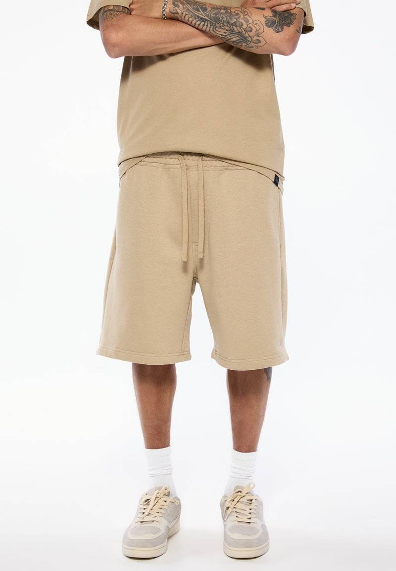 PULL&BEAR PULL&BEAR SET BERMUDA SHORTS AND T-SHIRT - Tracksuit bottoms - sand Neueste Stile
