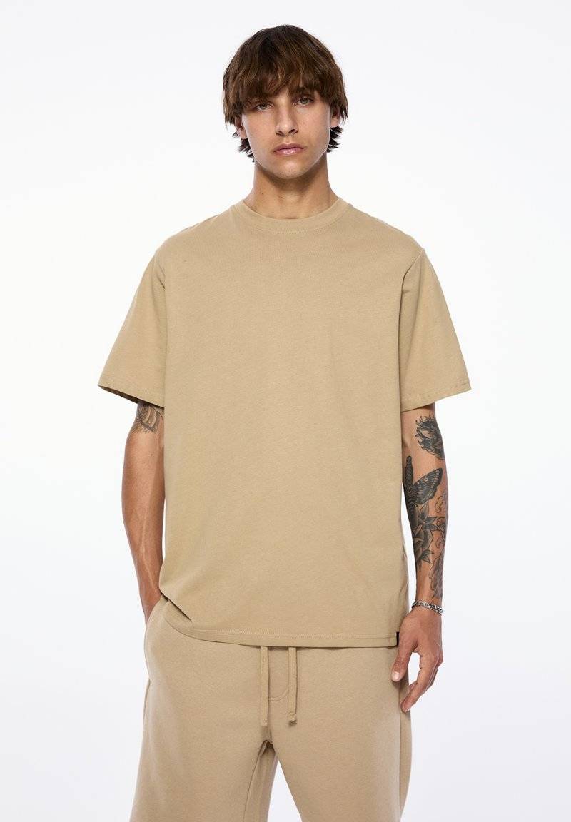 PULL&BEAR PULL&BEAR SET BERMUDA SHORTS AND T-SHIRT - Tracksuit bottoms - sand Neueste Stile