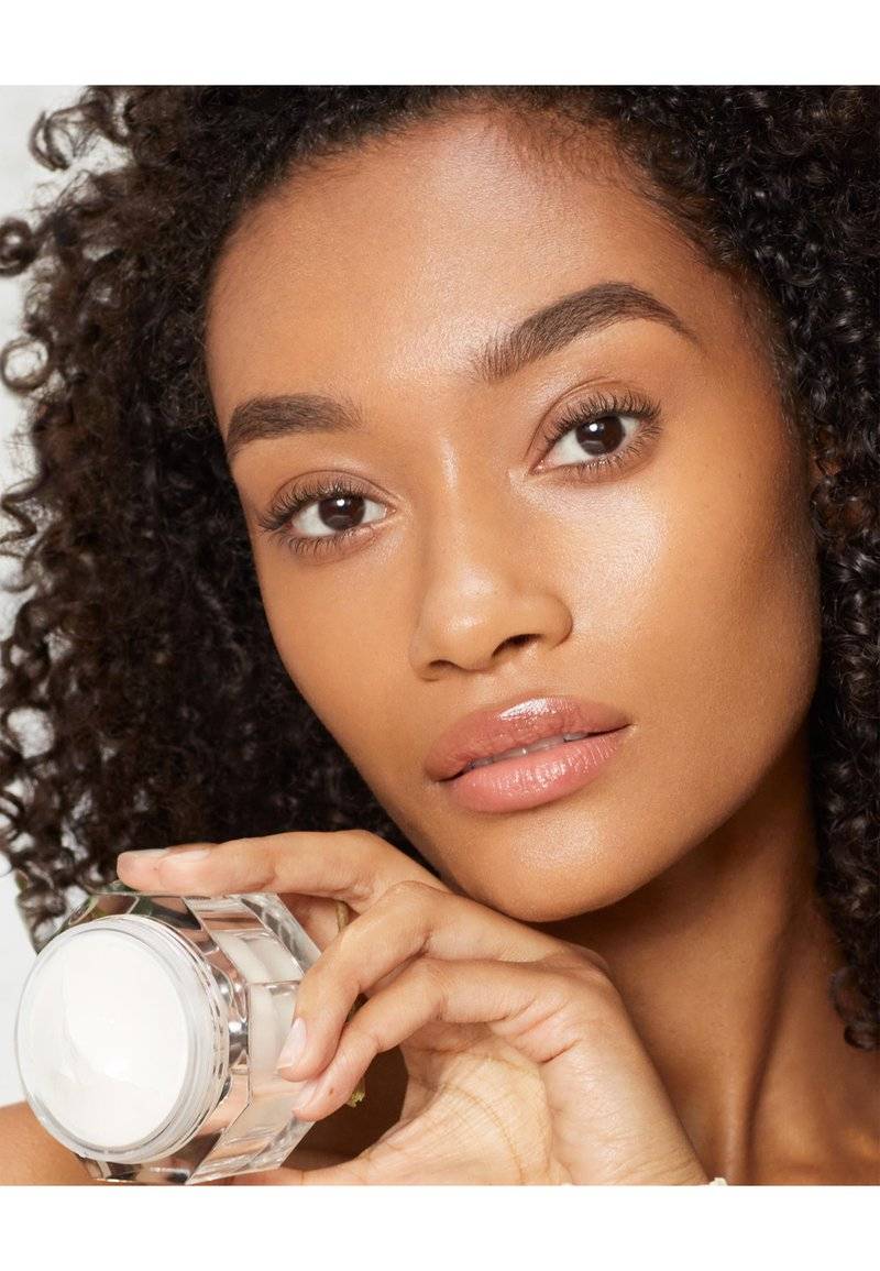 Charlotte Tilbury Charlotte Tilbury CHARLOTTE'S MAGIC CREAM SPF - REFILLABLE - Face cream Vatertagsangebot