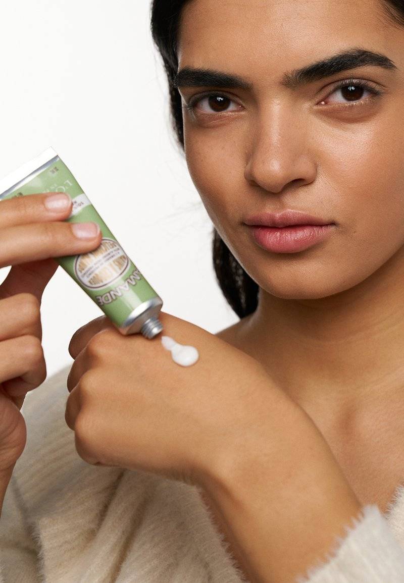 L'OCCITANE L'OCCITANE ALMOND HAND CREAM - Hand cream Valentinstagsangebot