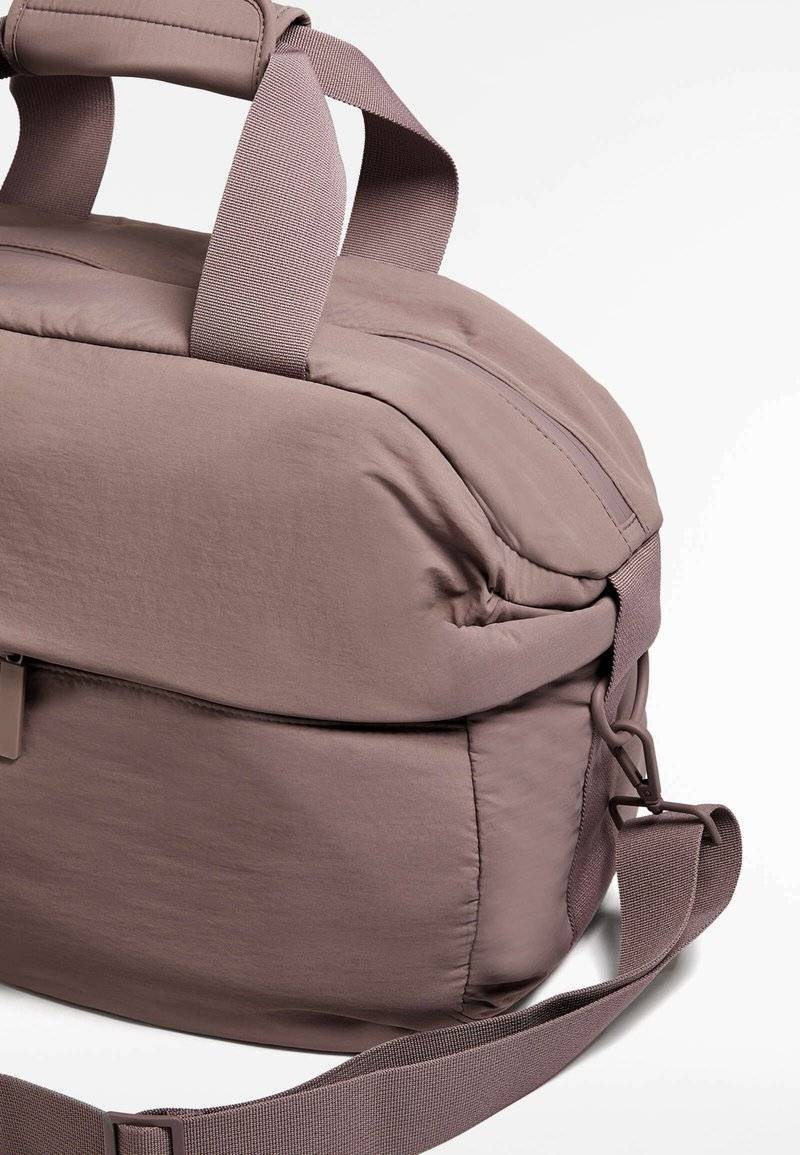 OYSHO OYSHO WITH FLAP POCKET - Sports bag - pink Neuheiten