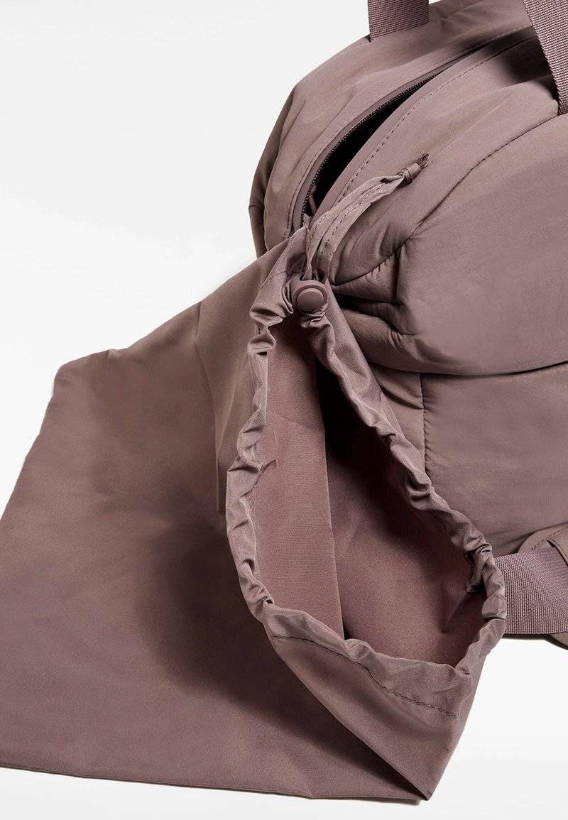 OYSHO OYSHO WITH FLAP POCKET - Sports bag - pink Neuheiten