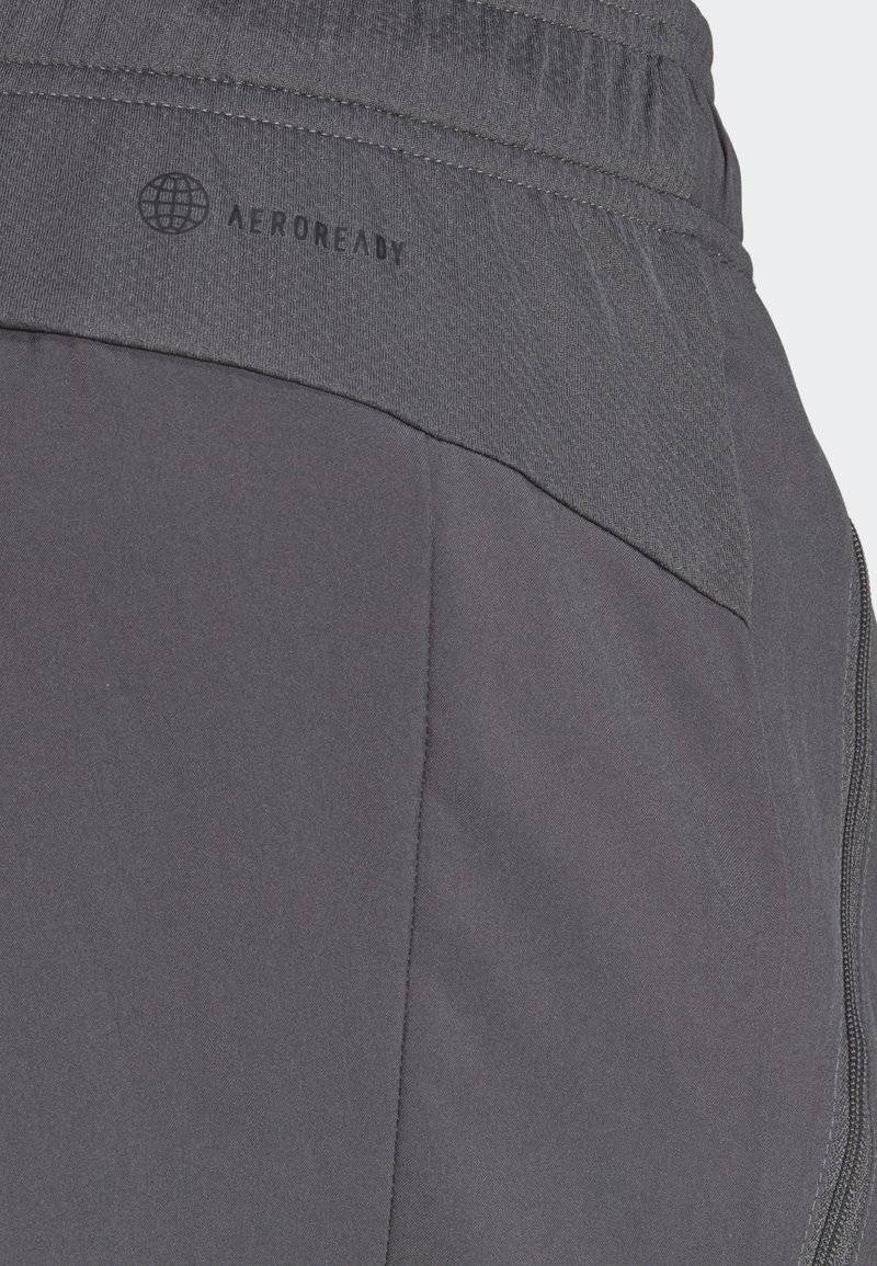 adidas Performance adidas Performance ESSENTIALS WOVEN - Sports shorts - grey Letzter Tag