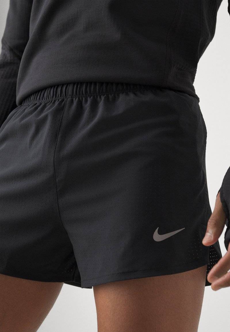 Nike Performance Nike Performance FAST SHORT - Sports shorts Bis zu 55% Rabatt