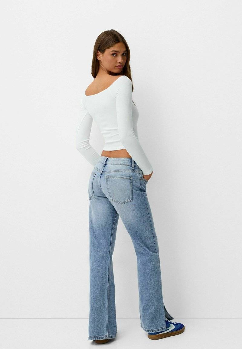 Bershka Bershka Straight leg jeans 50% Rabatt mit kostenlosem Versand