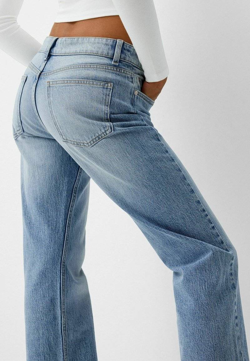 Bershka Bershka Straight leg jeans 50% Rabatt mit kostenlosem Versand
