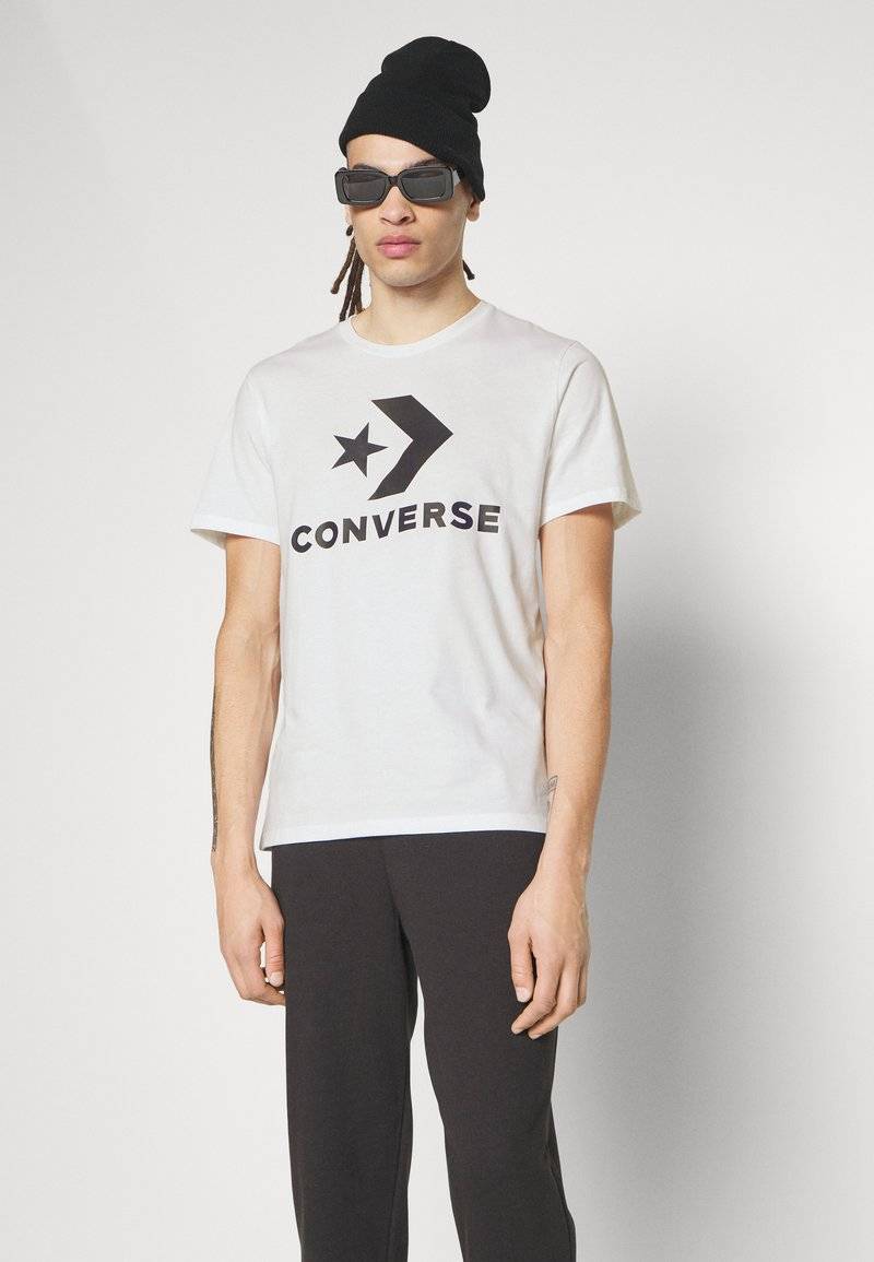 Converse Converse GO TO STAR CHEVRON TEE UNISEX - Print T-shirt - white zollfrei