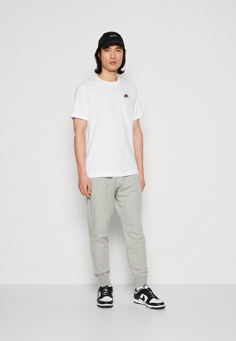 Nike Sportswear Nike Sportswear CLUB JGGR FT - Tracksuit bottoms Günstiger Verkauf