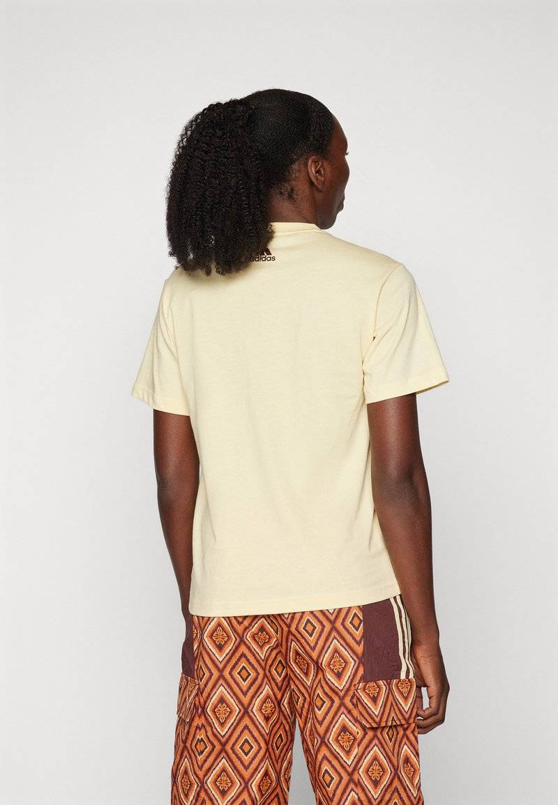 adidas Sportswear adidas Sportswear ADIDAS FARM RIO GRAPHIC - Print T-shirt - easy yellow Saisonale Angebote