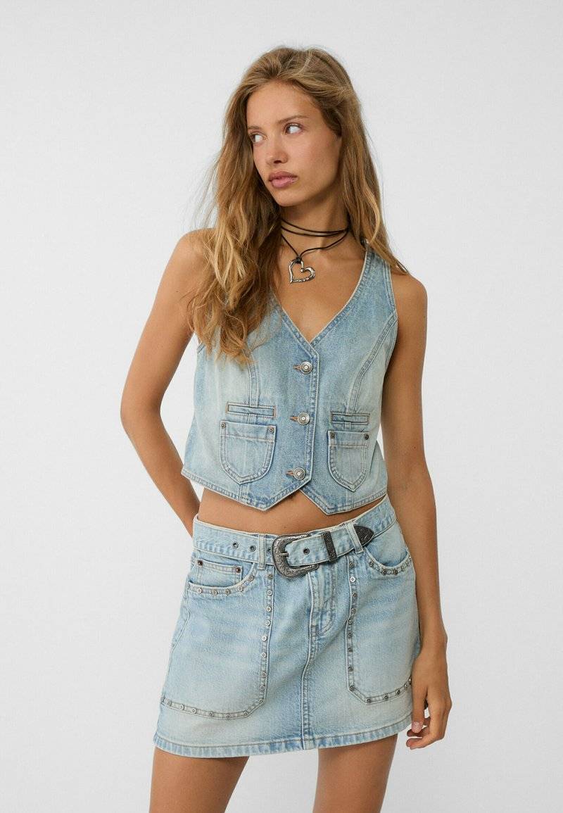 Stradivarius Stradivarius STUDDED - Waistcoat - laser denim Im Verkauf