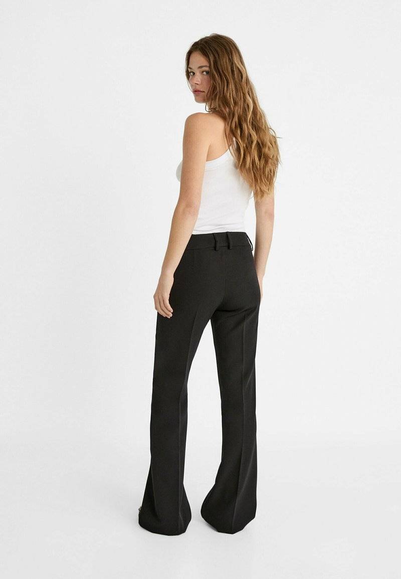 Stradivarius Stradivarius TAILORED FLARED - Trousers - black 2025