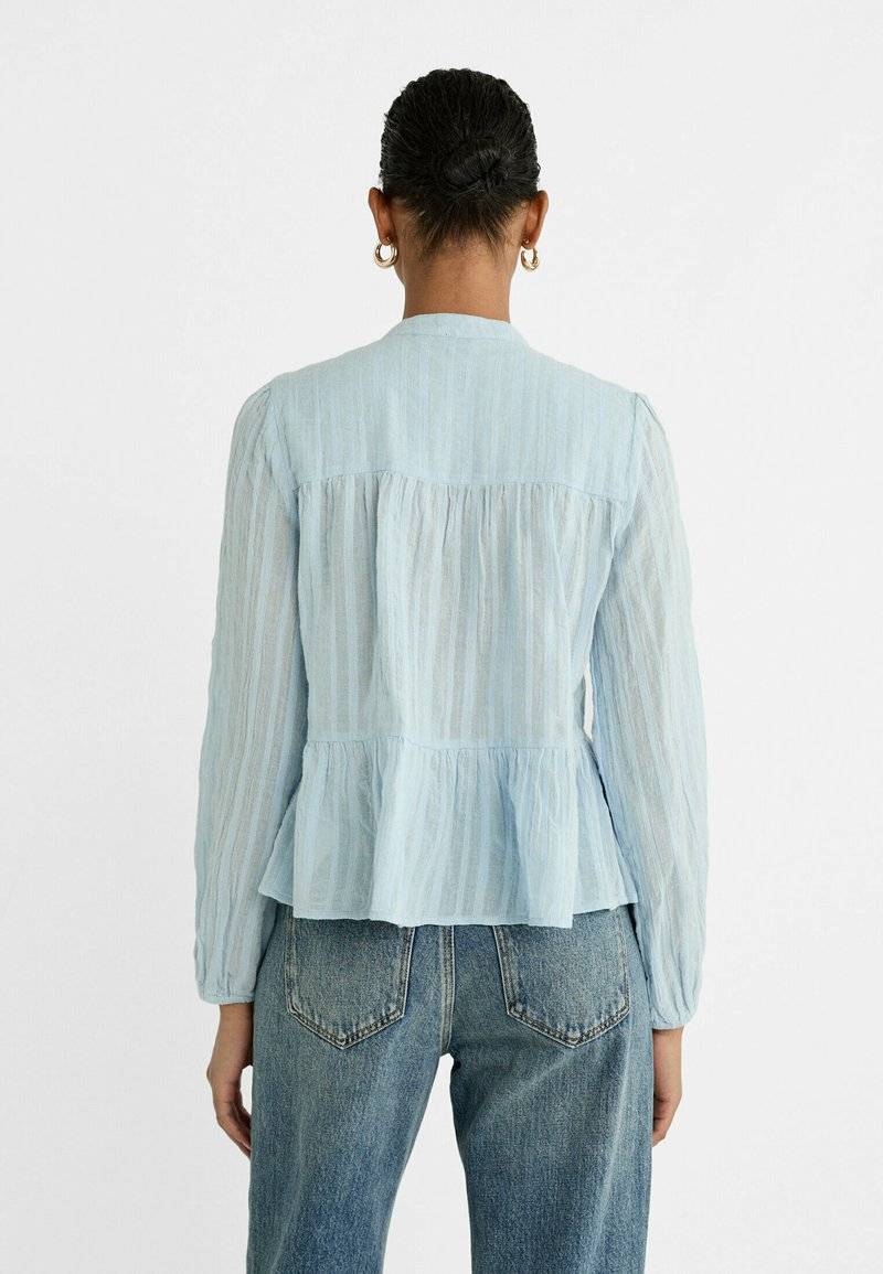 Stradivarius Stradivarius FLOWING BOHO - Blouse - light blue Fabrikpreis