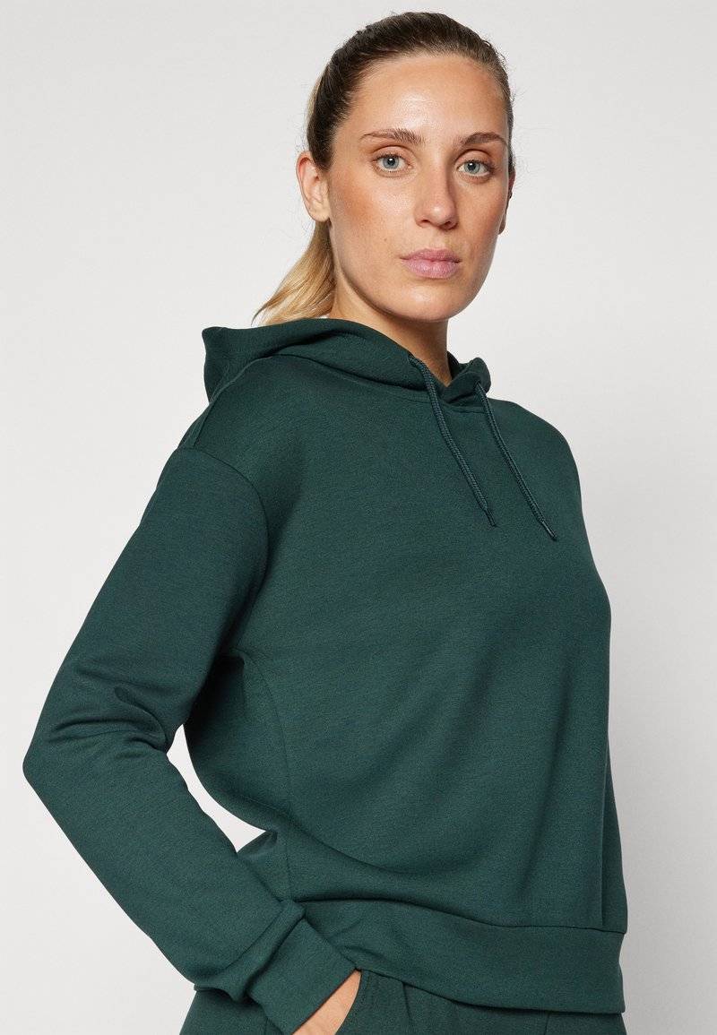 ONLY Play ONLY Play ONPLOUNGE HOOD - Hoodie - scarab Kauf eins, bekomm eins gratis