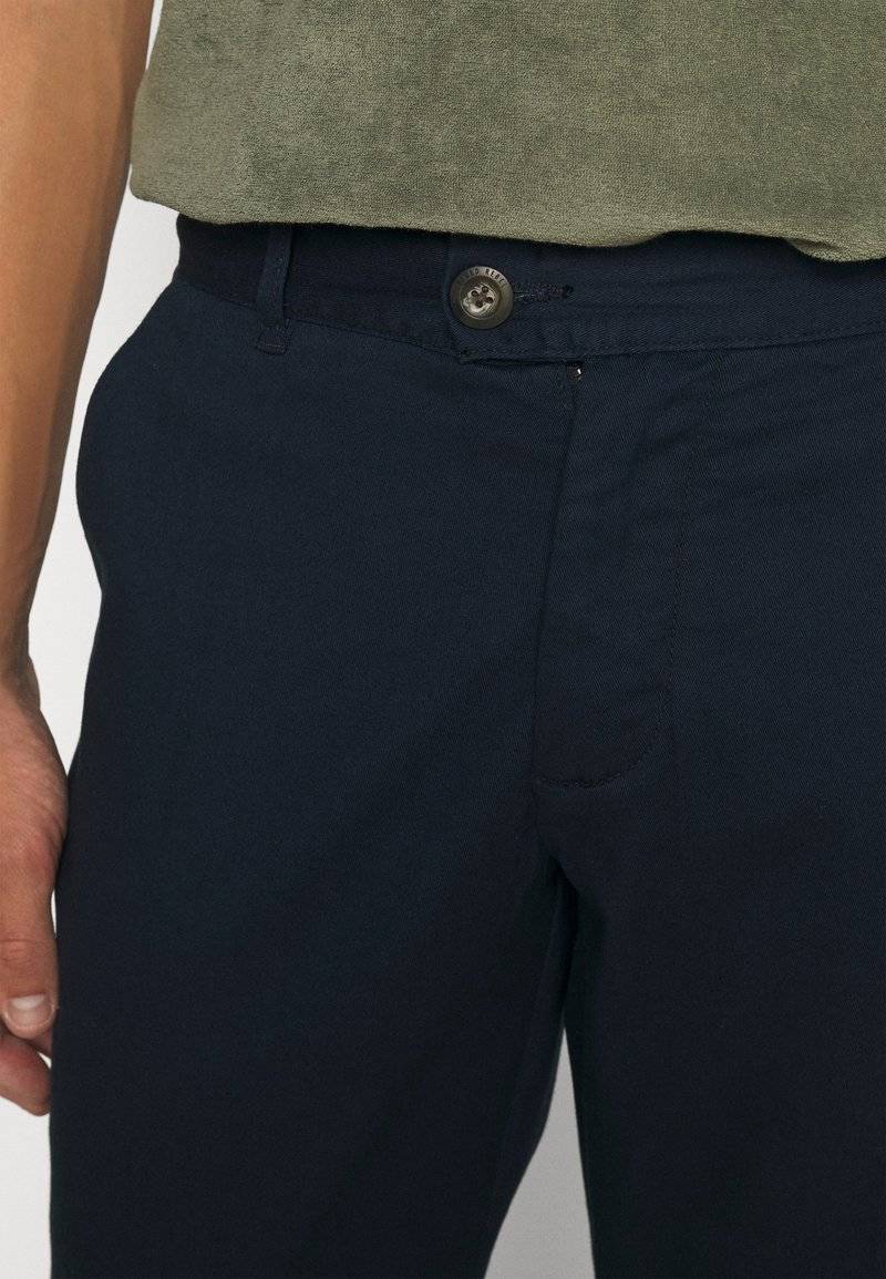 Redefined Rebel Redefined Rebel ERCAN CROPPED PANTS - Trousers - dark navy Begrenzt auf 3 Tage