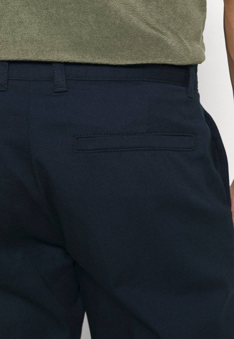 Redefined Rebel Redefined Rebel ERCAN CROPPED PANTS - Trousers - dark navy Begrenzt auf 3 Tage