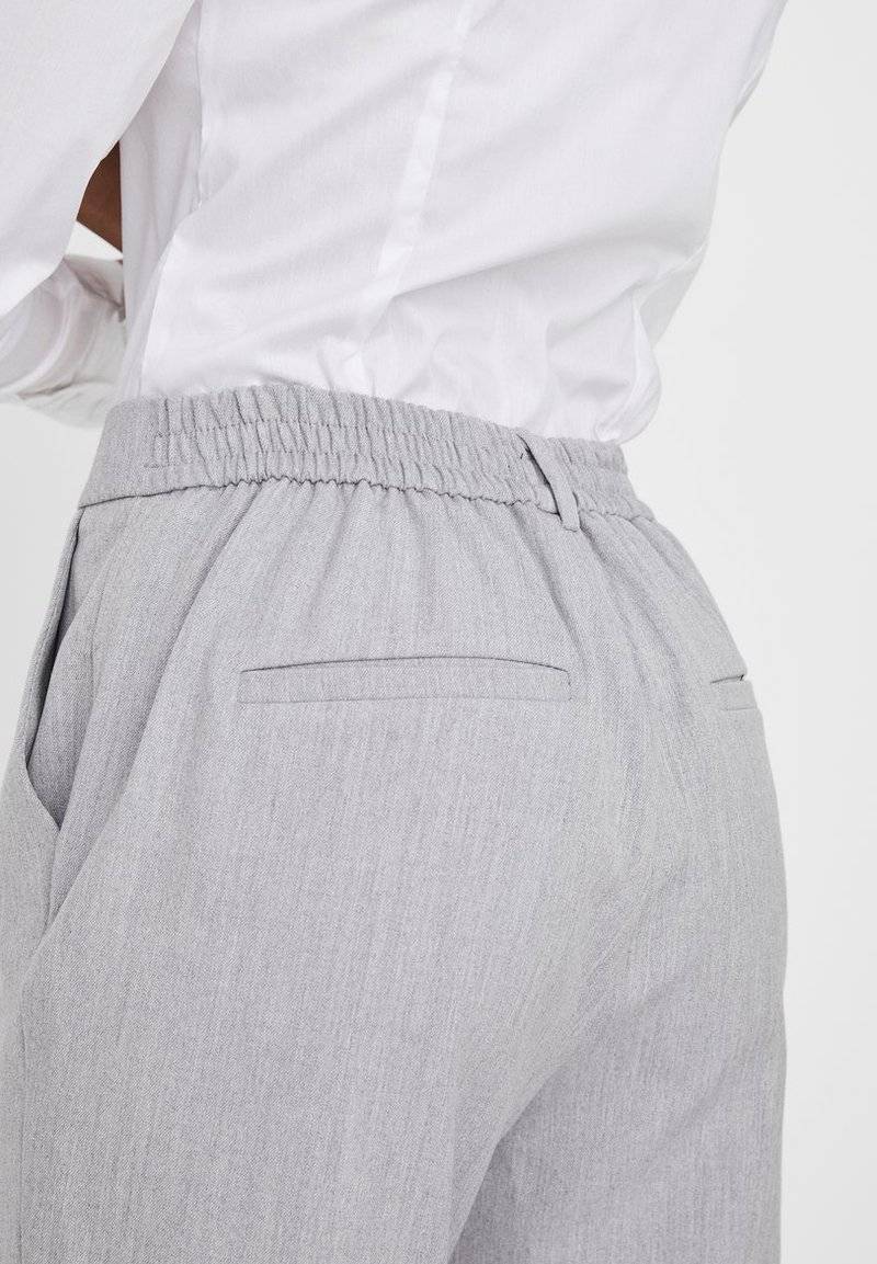 Vero Moda Vero Moda VMMAYA MR LOOSE SOLID PANT - Trousers - light grey melange Black Friday Preise