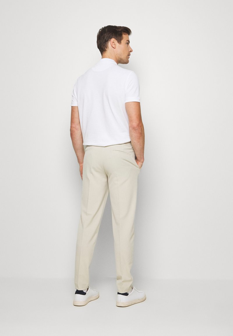 Lindbergh Lindbergh SLIM FIT CLUB PANTS - Chinos - light sand zollfrei