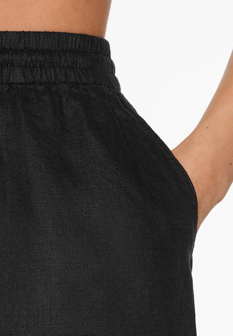 OYSHO OYSHO Shorts - black im Angebot