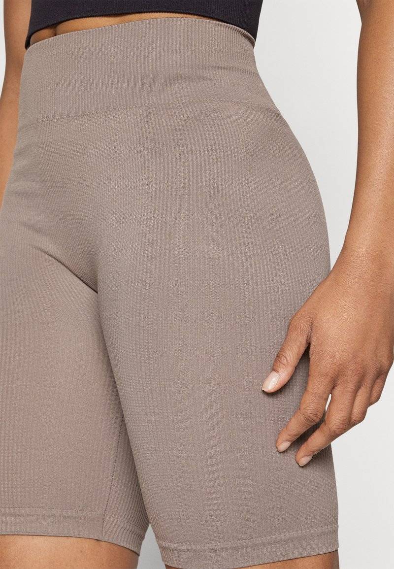 ONLY Play ONLY Play ONPJAIA LIFE HW SEAM NOOS - Shorts - brown Muttertagsangebot