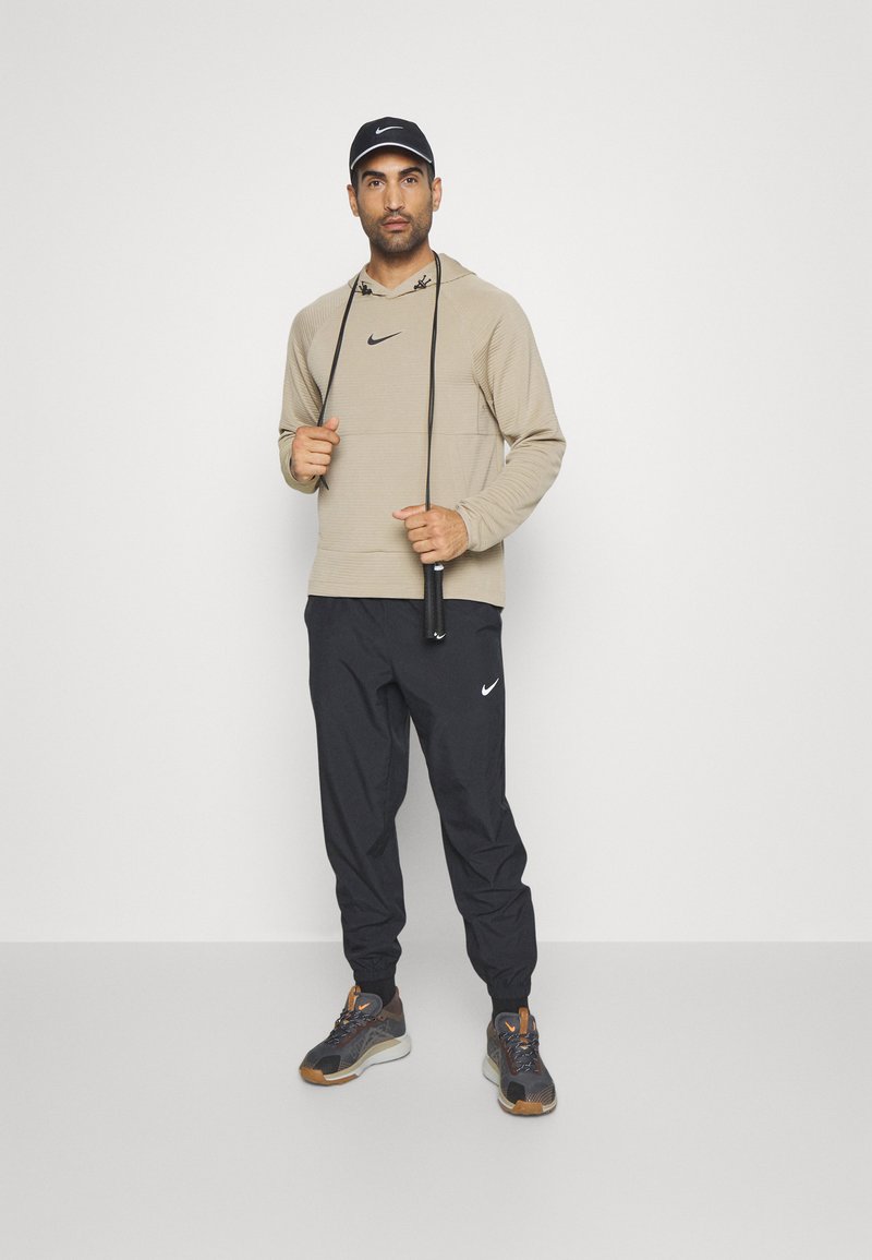 Nike Performance Nike Performance FORM PANT - Tracksuit bottoms Vatertagsangebot