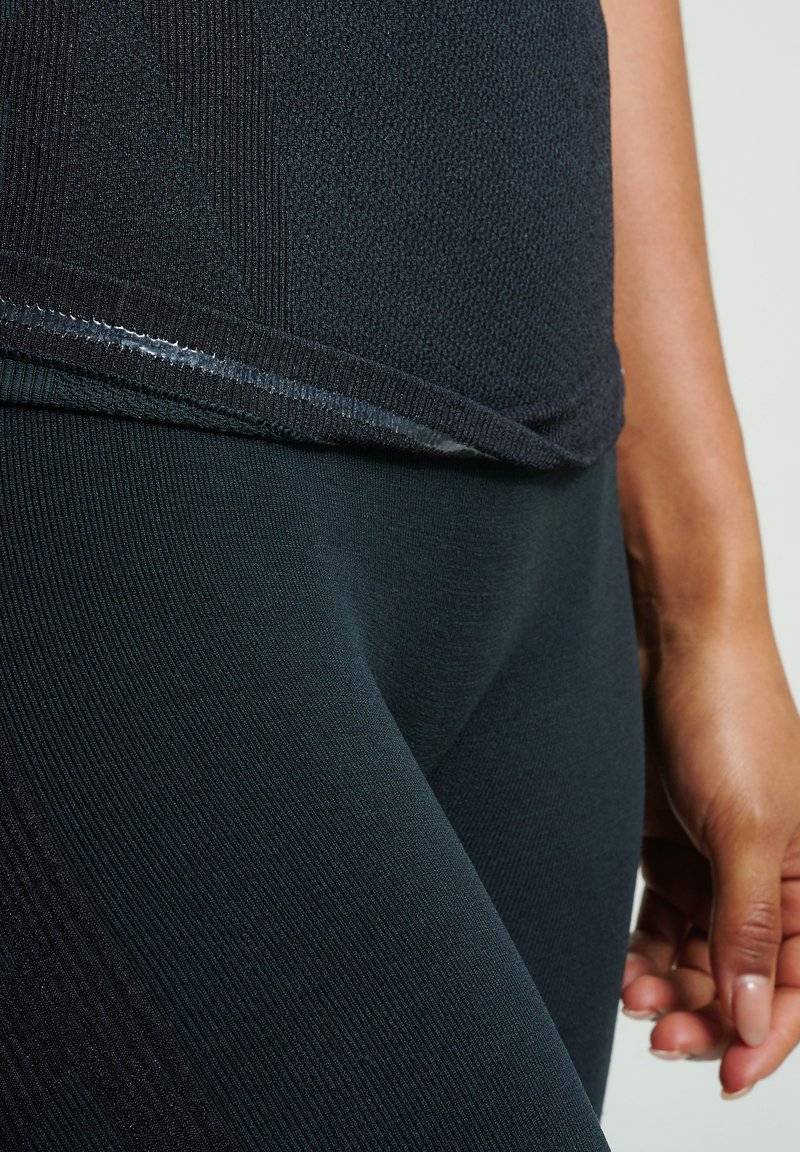 Hummel Hummel SEAMLESS - Top - black melange Sonderangebote