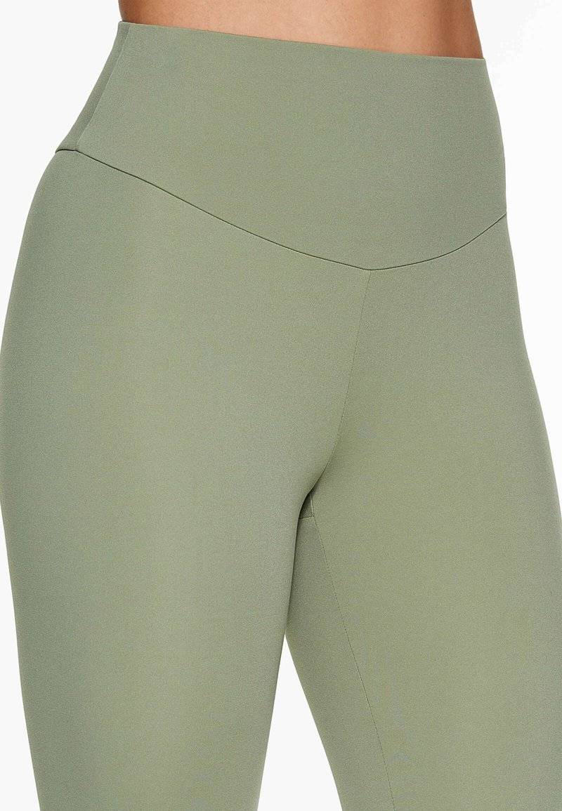 OYSHO OYSHO COMFORTLUX SUPER-HIGH-RISE ANKLE-LENGTH - Leggings - light green Muttertagsangebot
