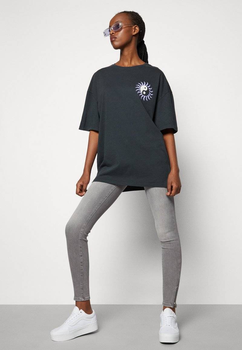 ONLY ONLY ONLCORAL SKINNY ZIP ANKLE - Jeans Skinny Fit - grey denim Bis zu 50% Rabatt