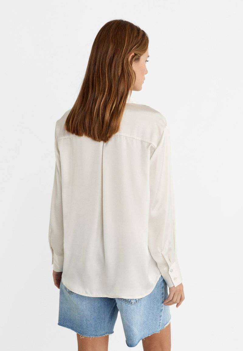 Stradivarius Stradivarius COLLARED - Button-down blouse - off white Clearance-Verkauf