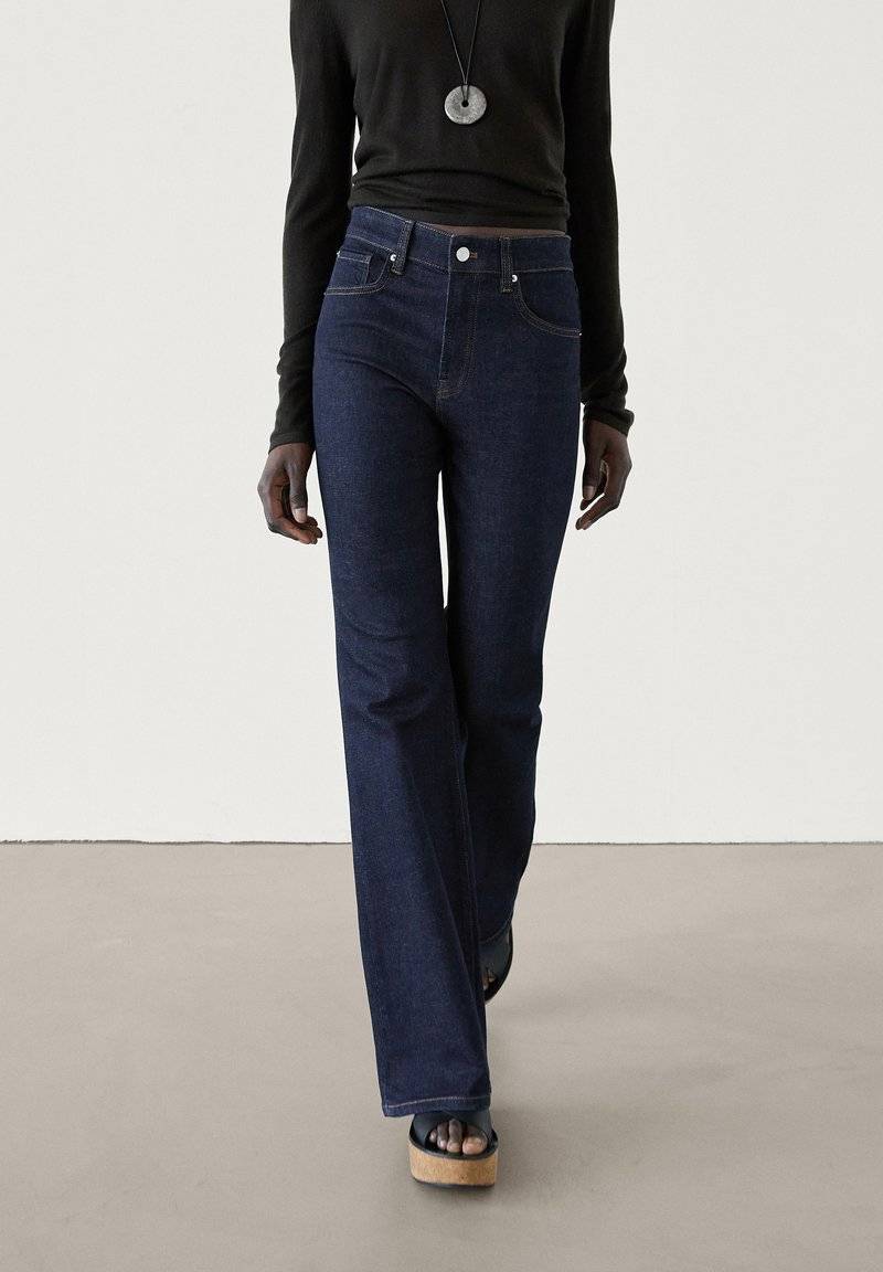Massimo Dutti Massimo Dutti HIGH-WAIST - Flared Jeans - mottled dark blue