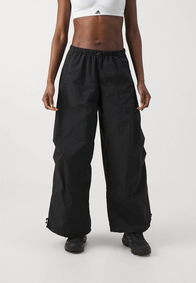 adidas Sportswear adidas Sportswear CITY ESCAPE WOVEN PARACHUTE - Trousers - black