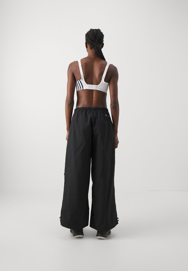 adidas Sportswear adidas Sportswear CITY ESCAPE WOVEN PARACHUTE - Trousers - black Top Angebot