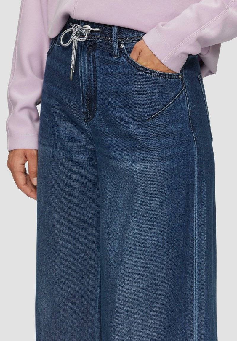 s.Oliver s.Oliver CULOTTE SURI - Flared Jeans - blau Kostenlose Rückgabe