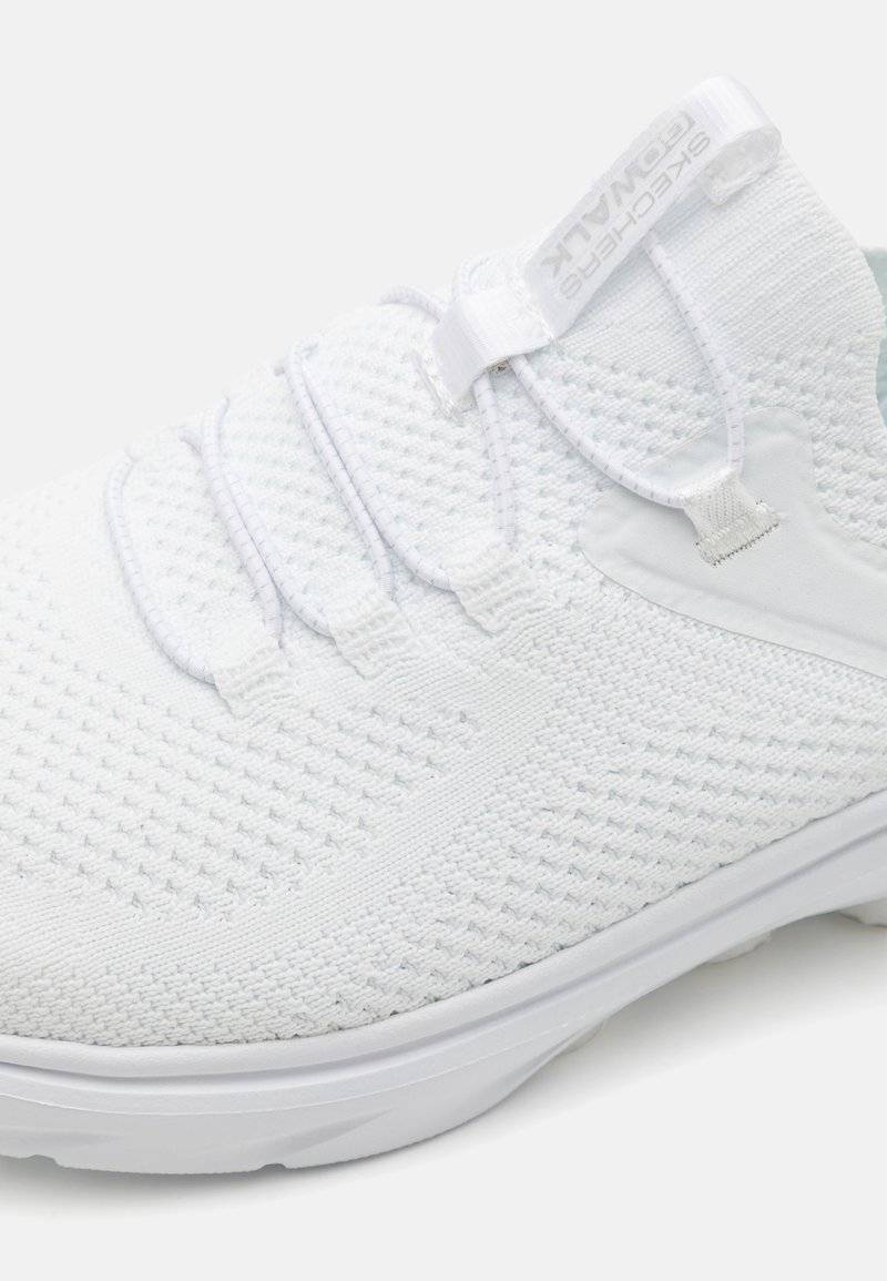 Skechers Performance Skechers Performance GO WALK 7 SLIP ON - Walking trainers - white Weihnachtsangebot