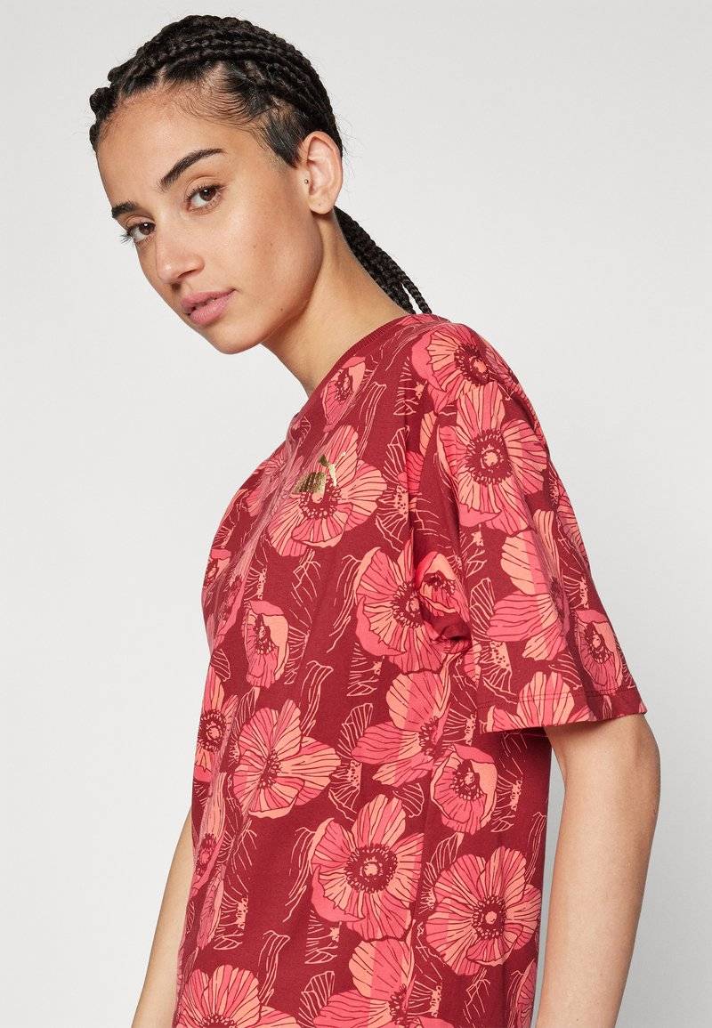 Puma Puma CLASS ACT TEE - Print T-shirt - intense red Jubiläumsangebot