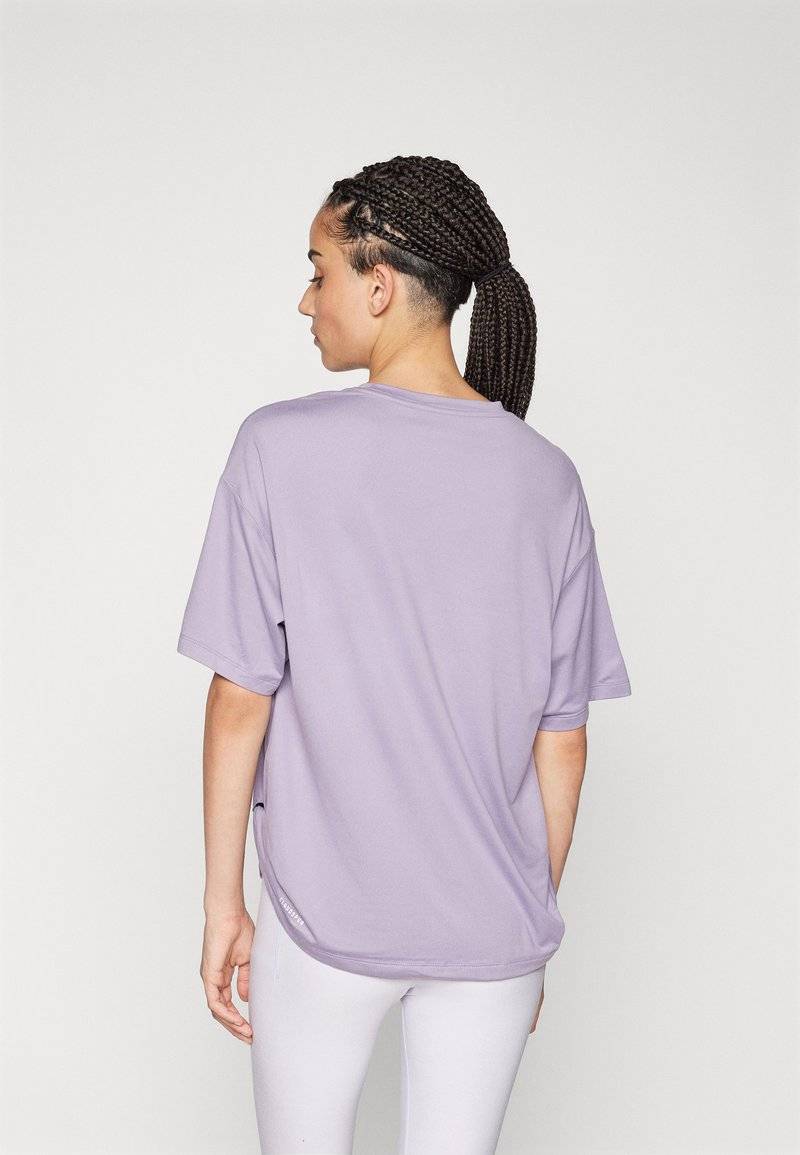 Puma Puma STUDIO TWIST TEE - Sports T-shirt - pale plum Große Rabatte